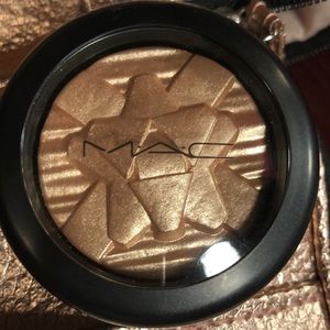 MAC Cosmetics Extra Dimension Skinfinish